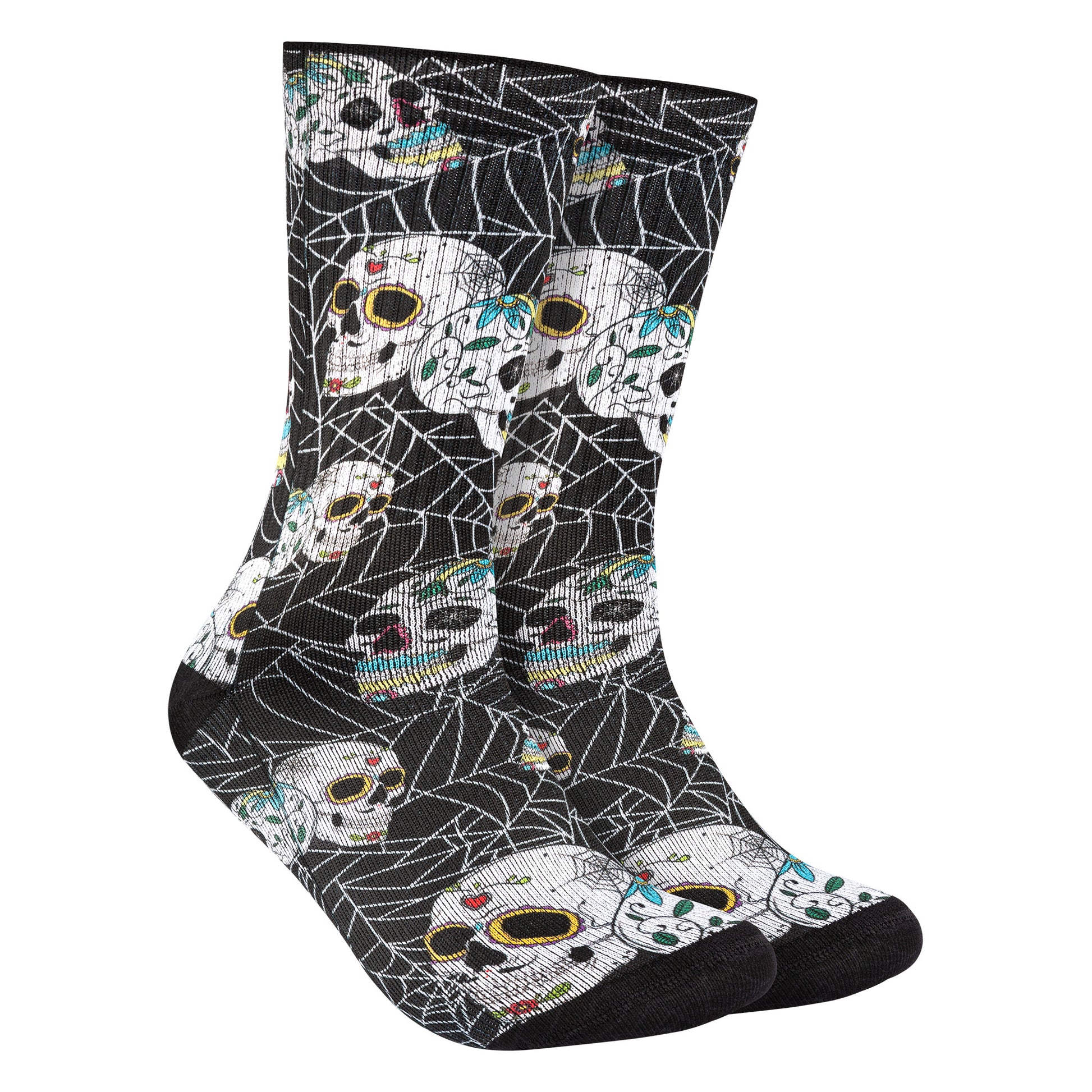 Calcetines negros con diseño de calaveras blancas, ideales para un estilo alternativo.