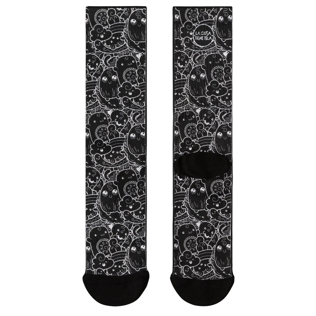 Parte delantera y trasera de los calcetines negros con diseño de galletas animadas alegres, perfectos para los amantes de los dulces.