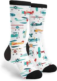 Calcetines con estampado de aviones en vuelo, perfectos para entusiastas de la aviación.