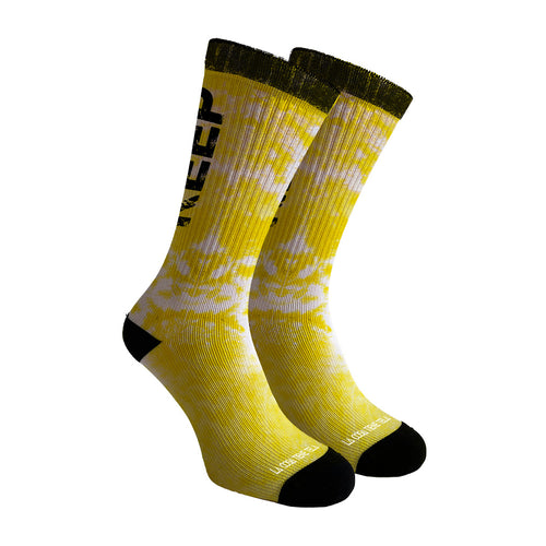 Calcetines amarillos vibrante con el mensaje motivacional "Keep Going" en la parte superior, diseñados para inspirar y mantener la motivación durante tus entrenamientos.