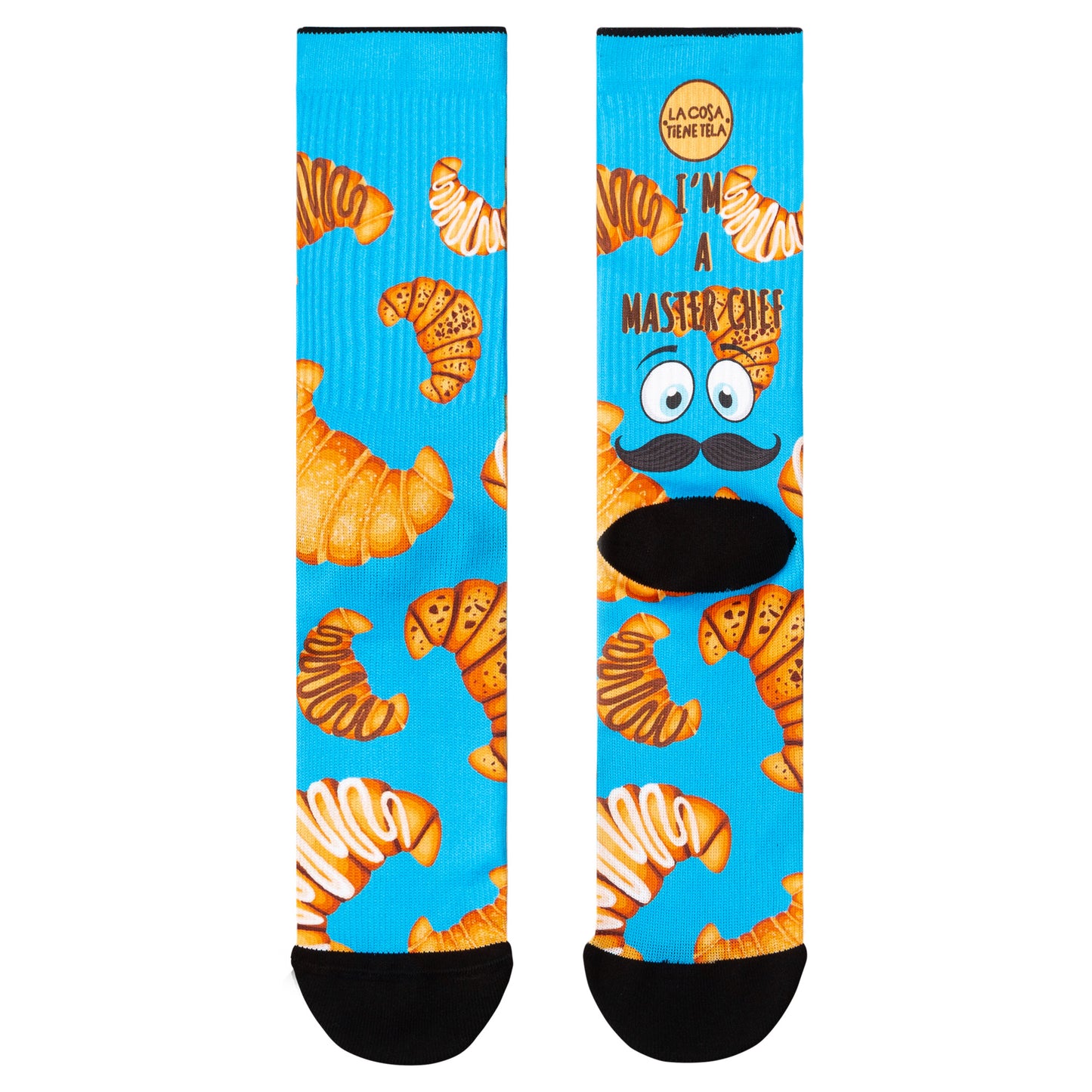 Parte delantera y trasera de los calcetines con diseño de croissants y chef, ideales para los amantes de la repostería y la moda original.