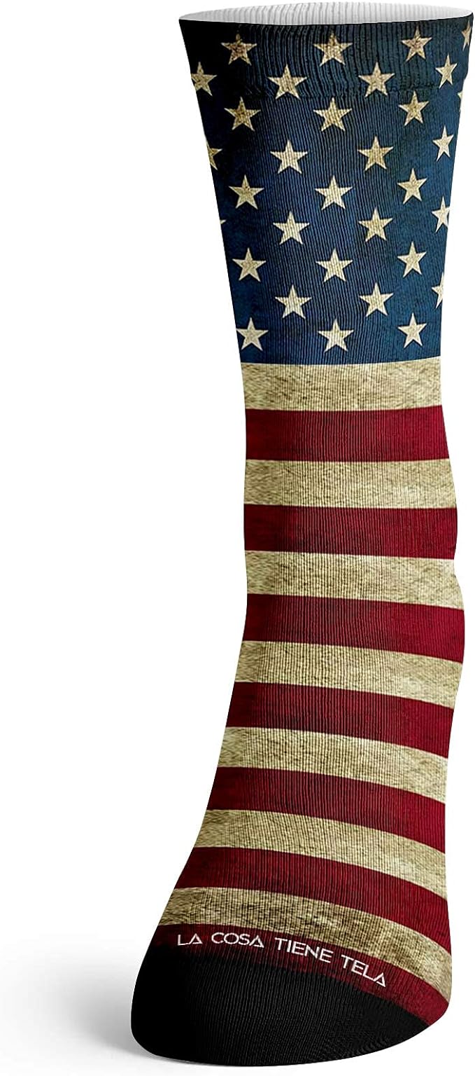 Parte delantera de los calcetines con diseño de la bandera de Estados Unidos, ideales para un estilo patriótico y moderno.