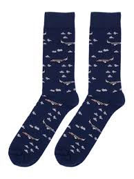 Calcetines con estampado de aviones en vuelo, perfectos para entusiastas de la aviación.
