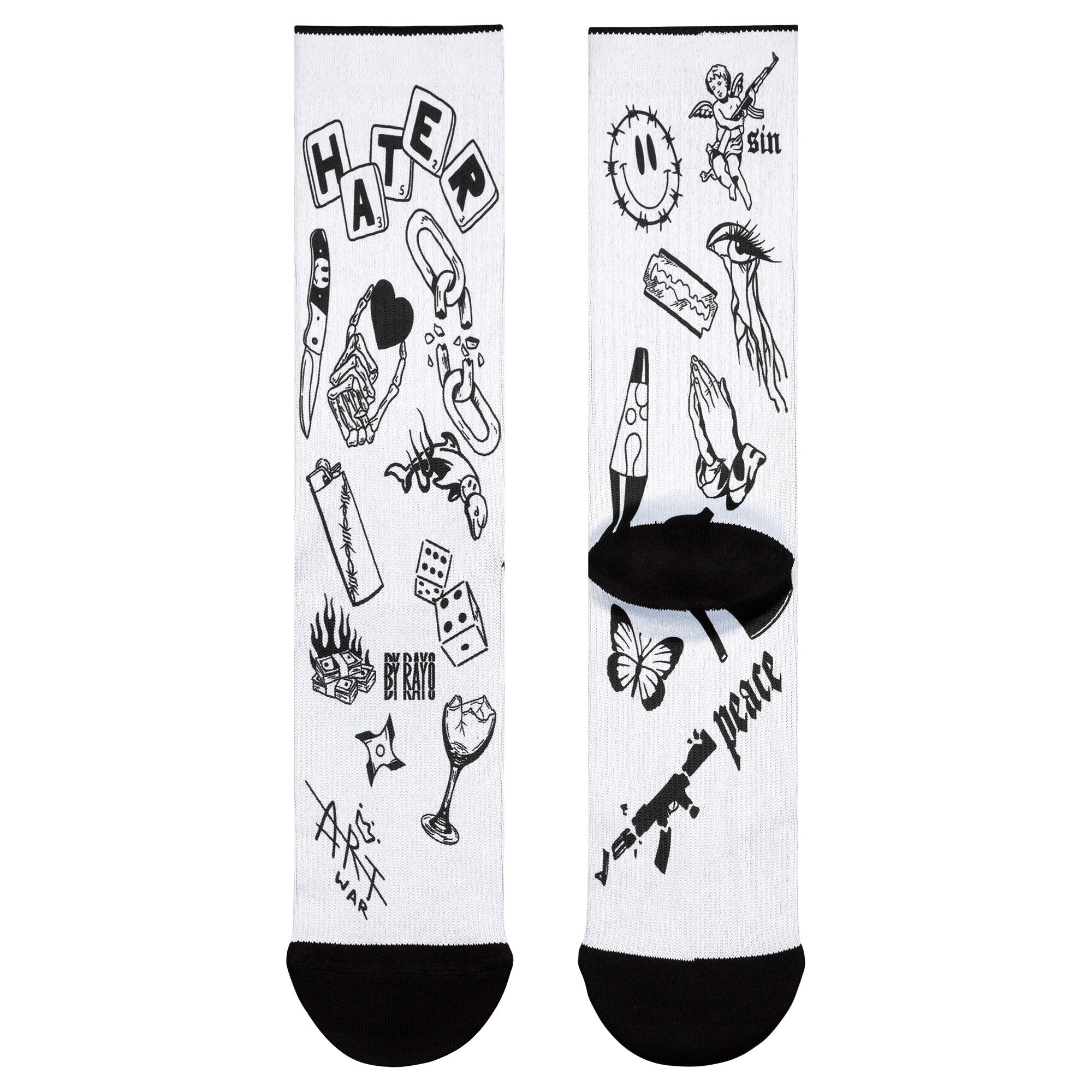 Parte delantera y trasera de los calcetines con diseño exclusivo del tatuador Rayo Tattoo, perfectos para un estilo alternativo y artístico.