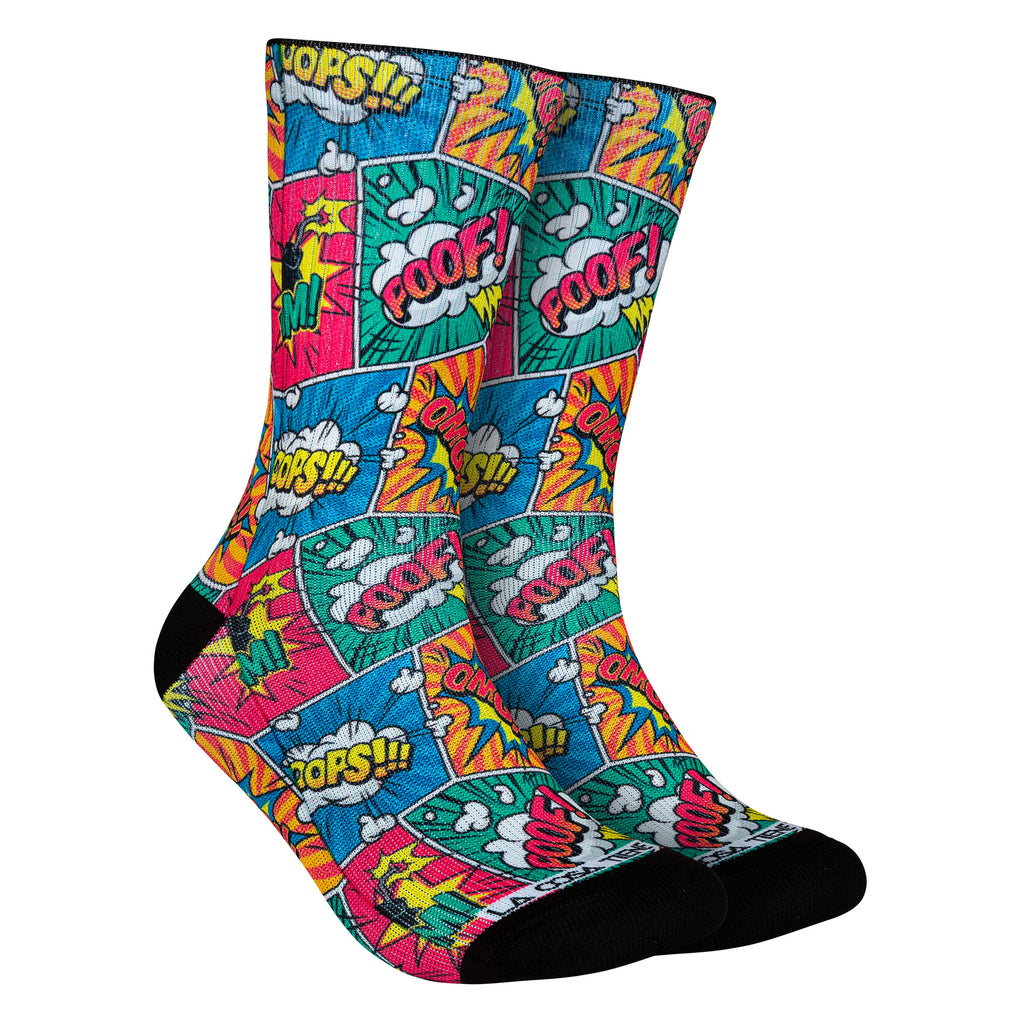 Calcetines con estampados de onomatopeyas de cómics como "¡Boom!" y "¡Poof!", aportando un toque dinámico y divertido.