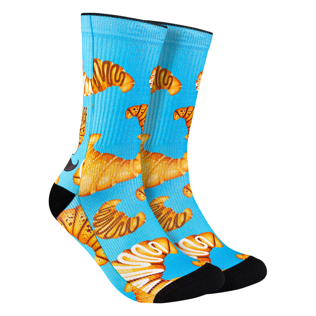 Calcetines con diseño de croissants y chef, ideales para los amantes de la repostería y la moda original.