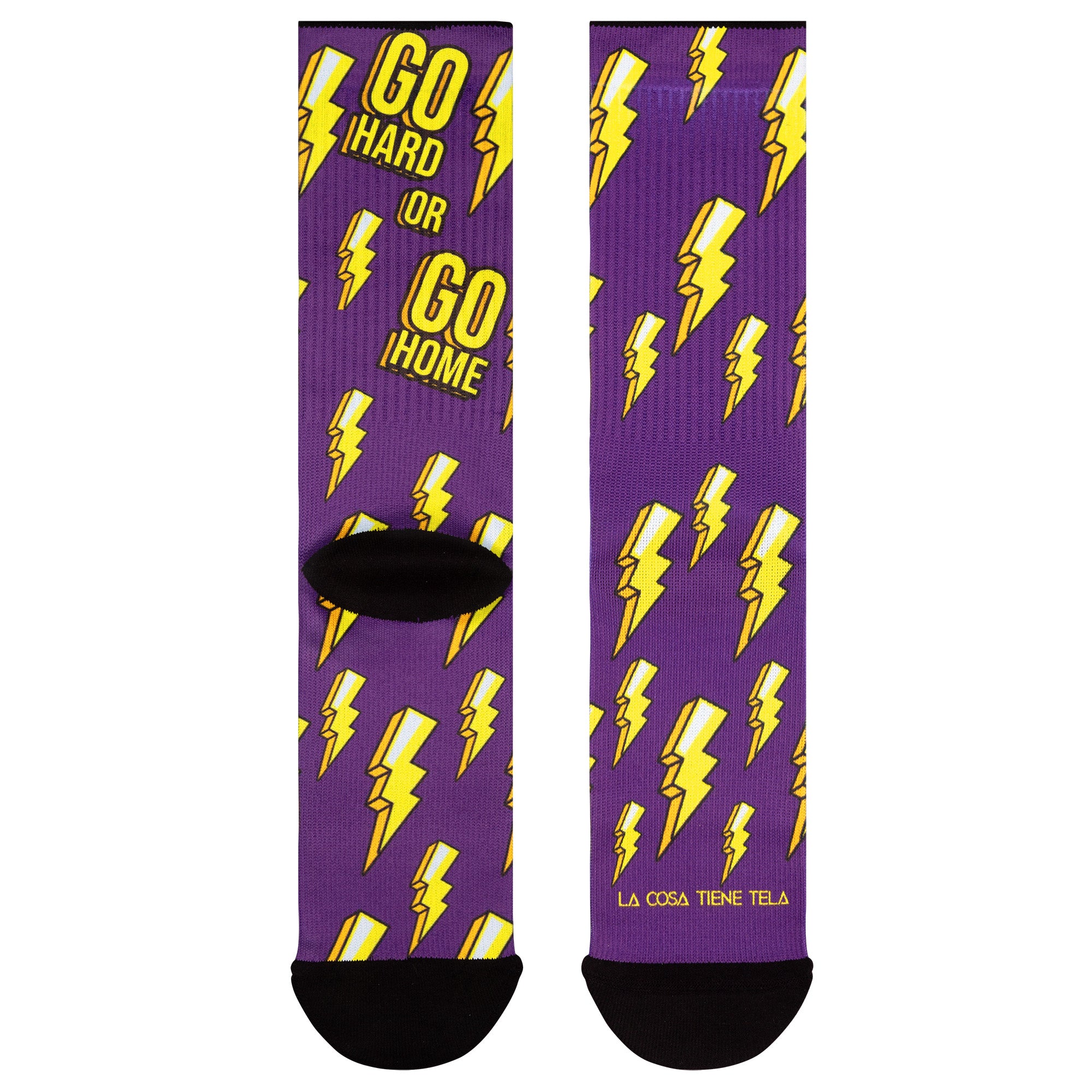 Parte delantera y trasera de los calcetines morados con diseño de rayos amarillos, ideales para un estilo eléctrico y audaz.