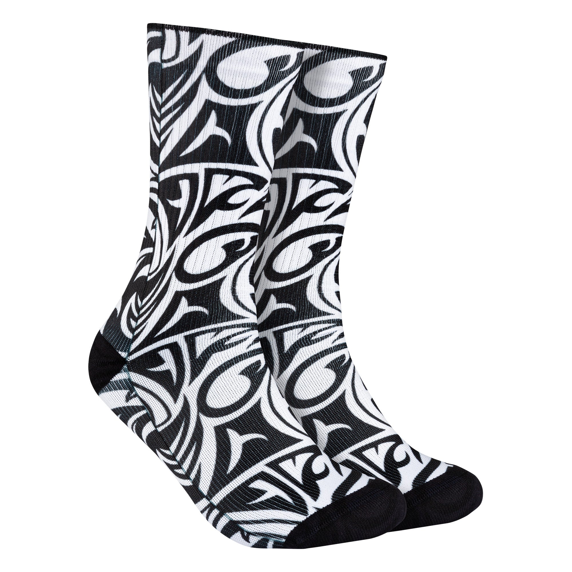 Calcetines que presentan diversos diseños de tatuajes en colores oscuros, perfectos para añadir un toque rebelde y artístico a tu atuendo.